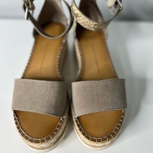 DOLCE VITA Wedge Larita sandal Size 7